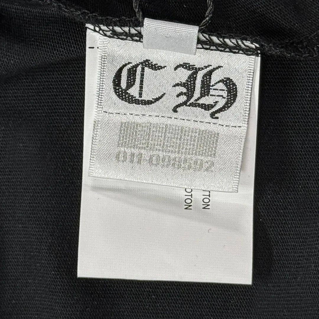 P170 Chrome Hearts Chrome Hearts 25 high-end versions. The fabric is made of 300 grams of high-density pure cotton. It does not deform or shrink. It has three labels. It is the same style for men and women. Technology: Digital printing. Color: White. Black. SIZE: S-XL.